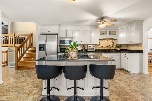 39 Leonard St, Carver, MA 02330