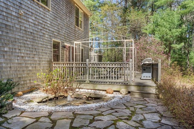 39 Leonard St, Carver, MA 02330