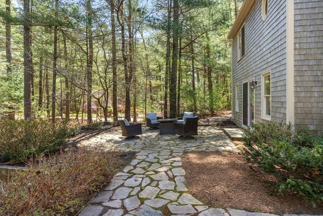 39 Leonard St, Carver, MA 02330