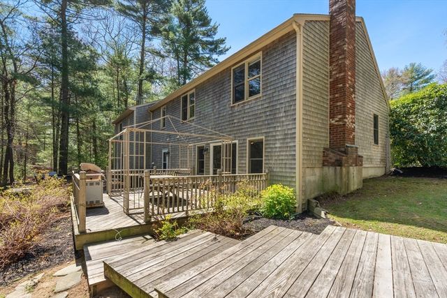 39 Leonard St, Carver, MA 02330