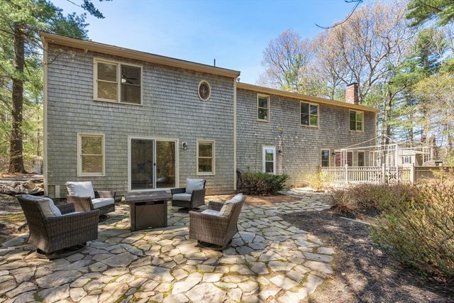 39 Leonard St, Carver, MA 02330