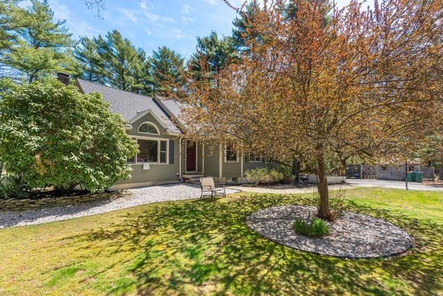 39 Leonard St, Carver, MA 02330