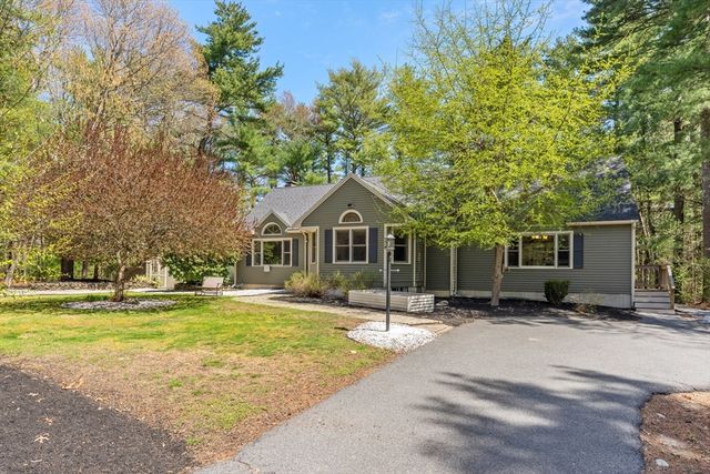 39 Leonard St, Carver, MA 02330