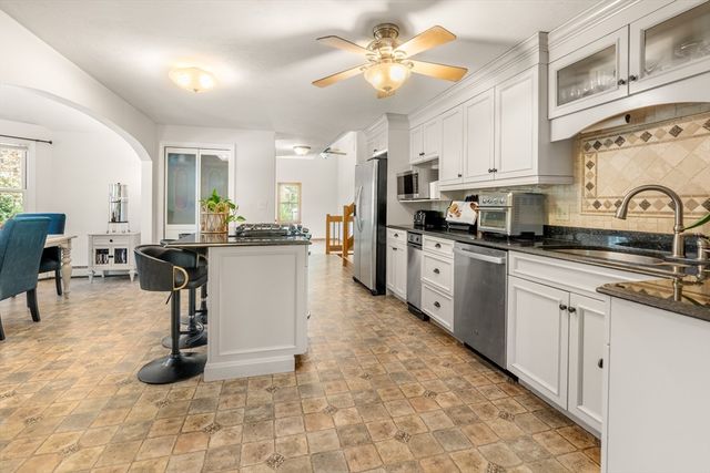 39 Leonard St, Carver, MA 02330