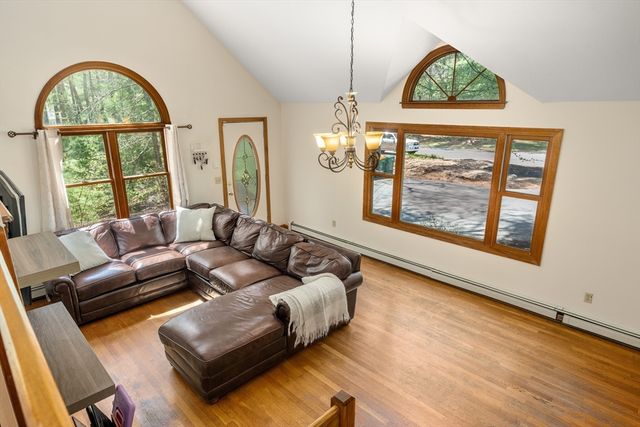 39 Leonard St, Carver, MA 02330