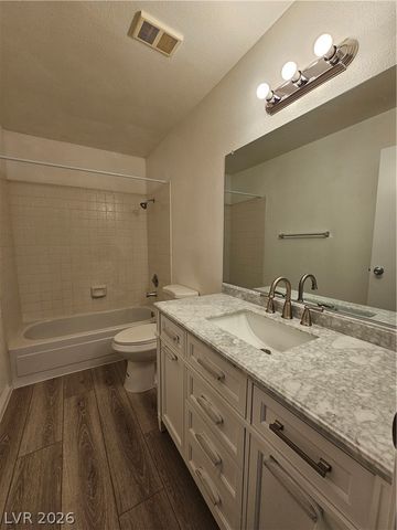 5121 Pioneer Avenue 201, Las Vegas, NV 89146