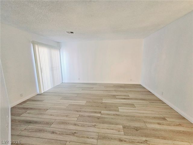 5121 Pioneer Avenue 201, Las Vegas, NV 89146