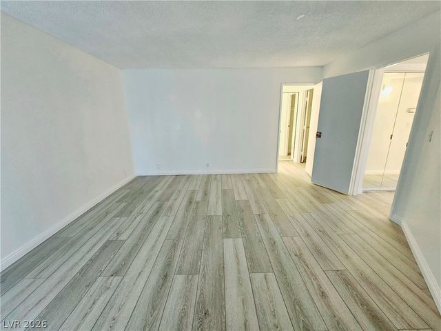 5121 Pioneer Avenue 201, Las Vegas, NV 89146