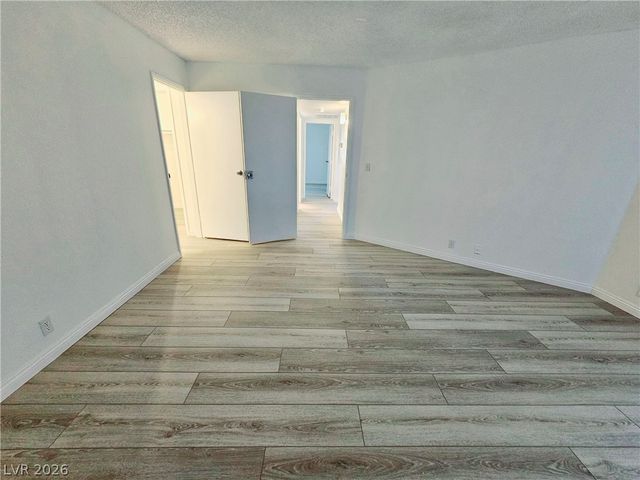 5121 Pioneer Avenue 201, Las Vegas, NV 89146