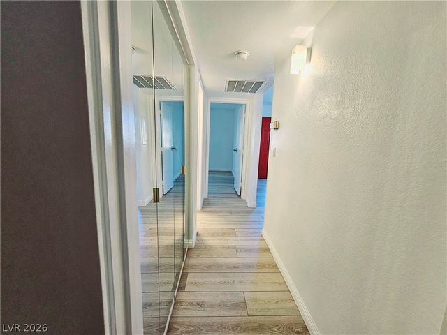 5121 Pioneer Avenue 201, Las Vegas, NV 89146