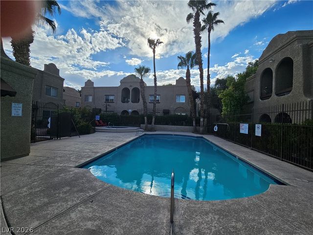 5121 Pioneer Avenue 201, Las Vegas, NV 89146