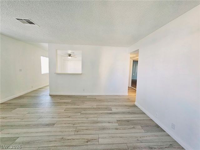 5121 Pioneer Avenue 201, Las Vegas, NV 89146