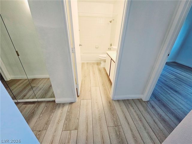 5121 Pioneer Avenue 201, Las Vegas, NV 89146