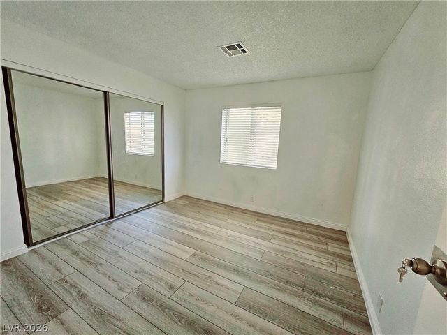 5121 Pioneer Avenue 201, Las Vegas, NV 89146