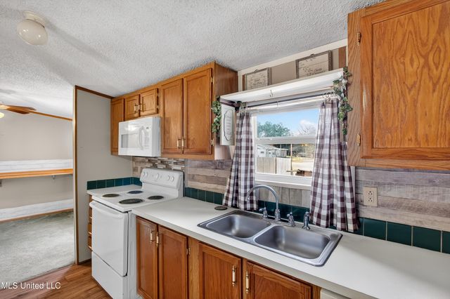 121 Lavelle Odom Road, Poplarville, MS 39470