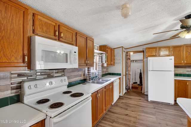 121 Lavelle Odom Road, Poplarville, MS 39470