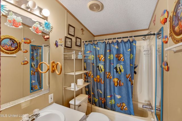 121 Lavelle Odom Road, Poplarville, MS 39470