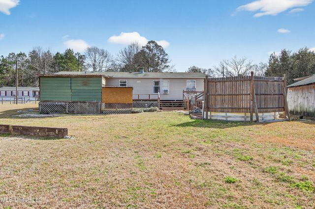 121 Lavelle Odom Road, Poplarville, MS 39470