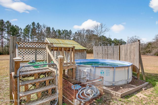 121 Lavelle Odom Road, Poplarville, MS 39470