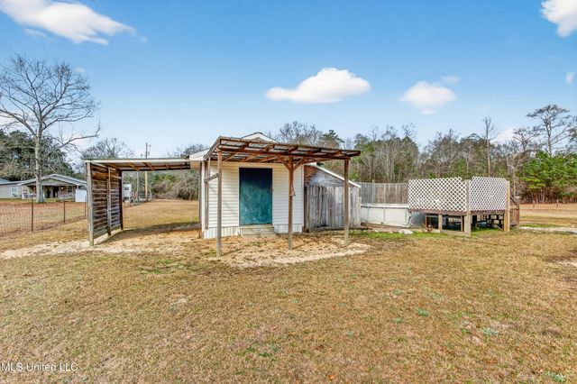 121 Lavelle Odom Road, Poplarville, MS 39470