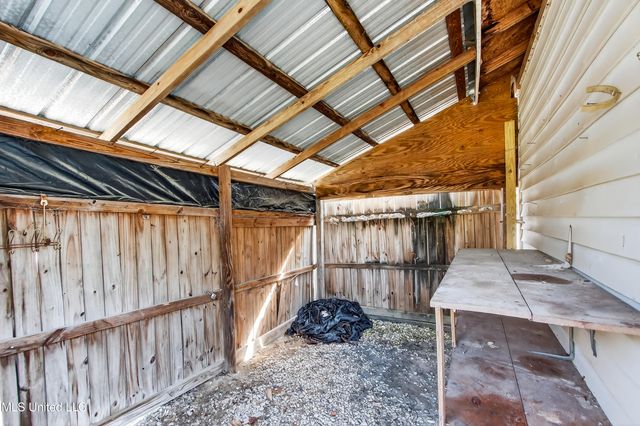 121 Lavelle Odom Road, Poplarville, MS 39470