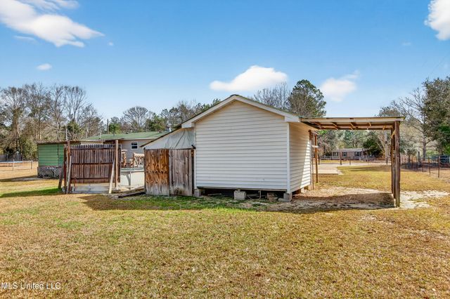 121 Lavelle Odom Road, Poplarville, MS 39470