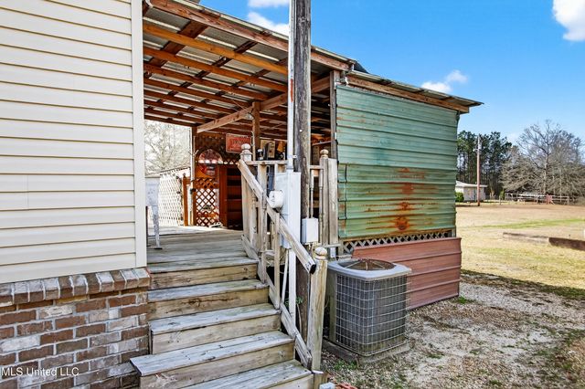 121 Lavelle Odom Road, Poplarville, MS 39470