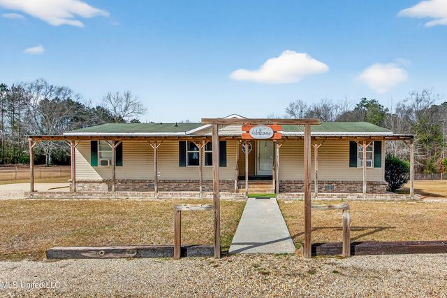 121 Lavelle Odom Road, Poplarville, MS 39470