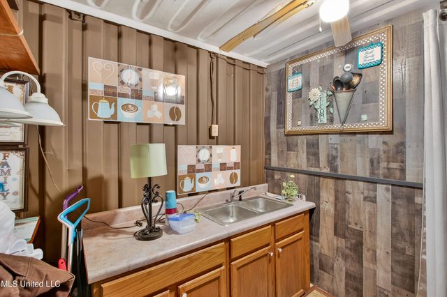 121 Lavelle Odom Road, Poplarville, MS 39470