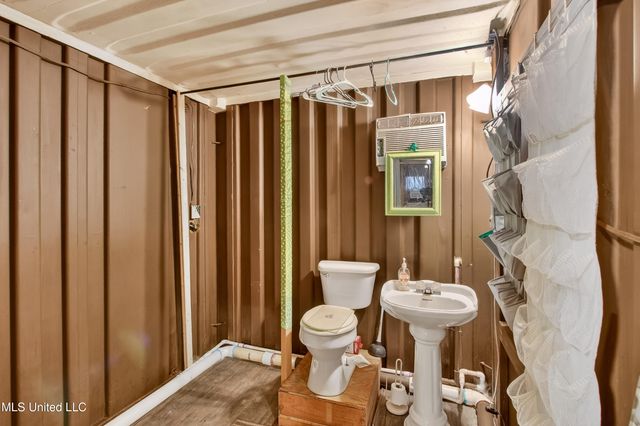 121 Lavelle Odom Road, Poplarville, MS 39470