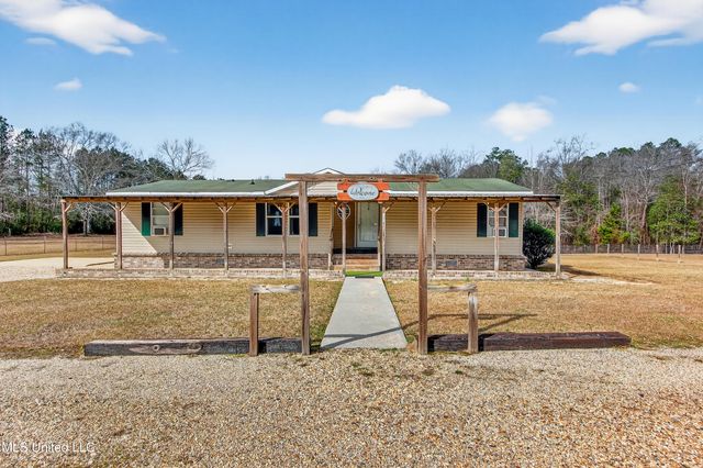 121 Lavelle Odom Road, Poplarville, MS 39470