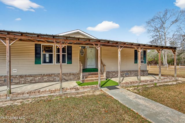 121 Lavelle Odom Road, Poplarville, MS 39470