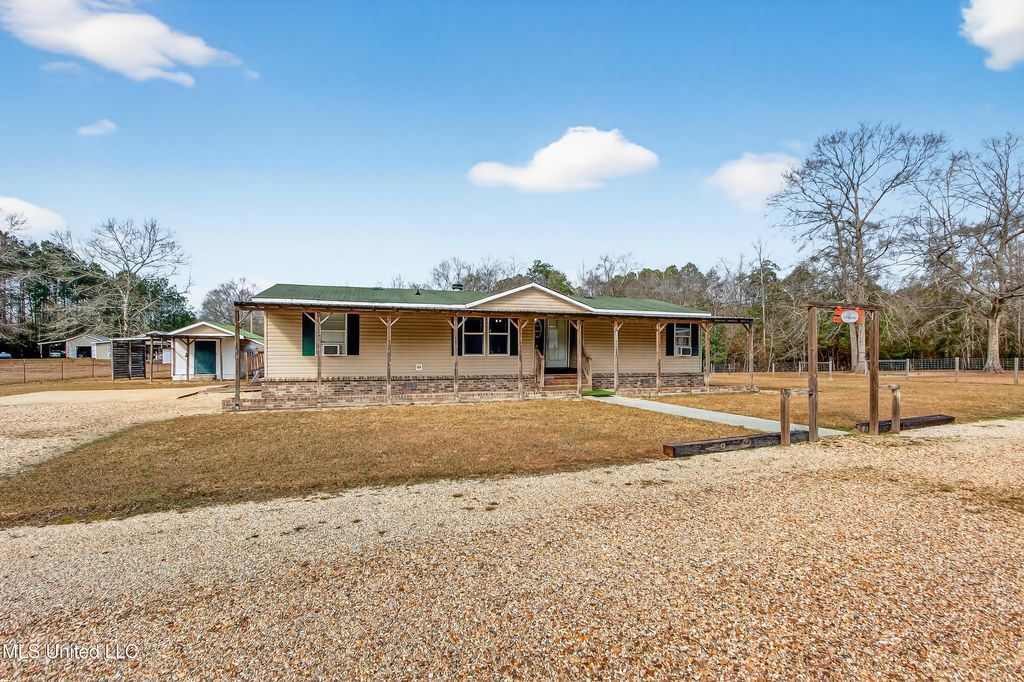 121 Lavelle Odom Road, Poplarville, MS 39470