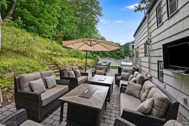 45 Molly Stark Dr, Morris Twp., NJ 07960