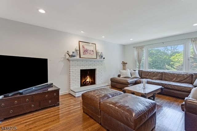 45 Molly Stark Dr, Morris Twp., NJ 07960