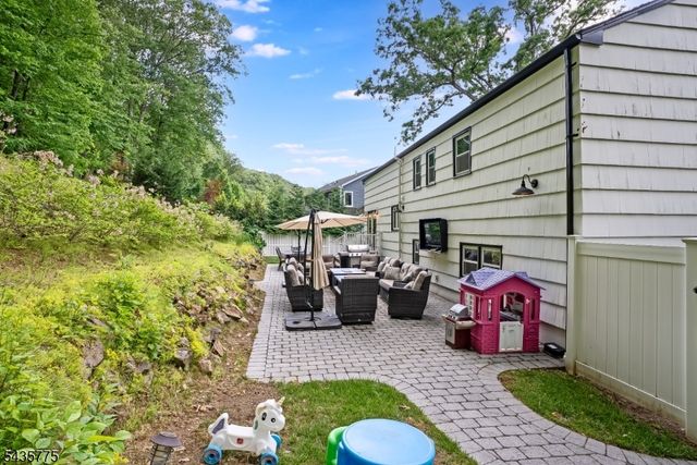 45 Molly Stark Dr, Morris Twp., NJ 07960