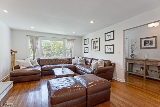 45 Molly Stark Dr, Morris Twp., NJ 07960