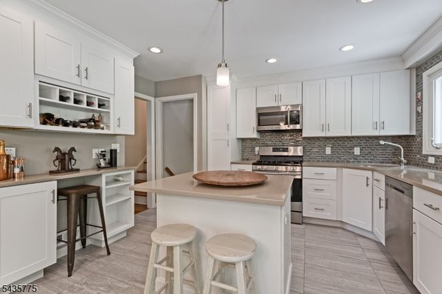 45 Molly Stark Dr, Morris Twp., NJ 07960