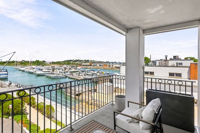 550 Pleasant St 211, Winthrop, MA 02152