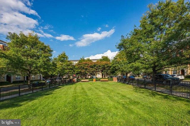 19390 COPPERMINE SQ, Leesburg, VA 20176