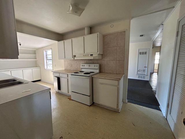 1905 S Spring St, Stuttgart, AR 72160