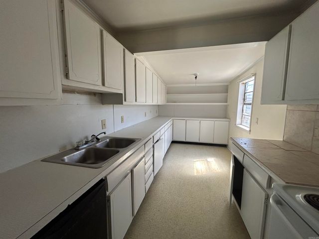 1905 S Spring St, Stuttgart, AR 72160