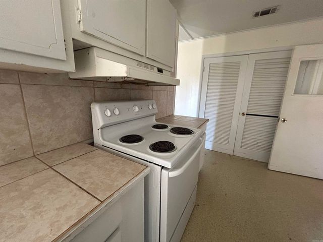 1905 S Spring St, Stuttgart, AR 72160