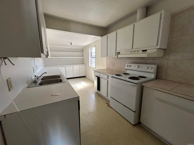 1905 S Spring St, Stuttgart, AR 72160