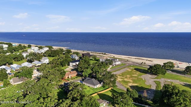 127 Iberville Drive, Biloxi, MS 39531
