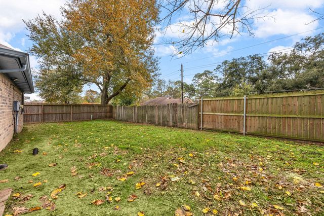 8730 Pines Place Drive, Humble, TX 77346