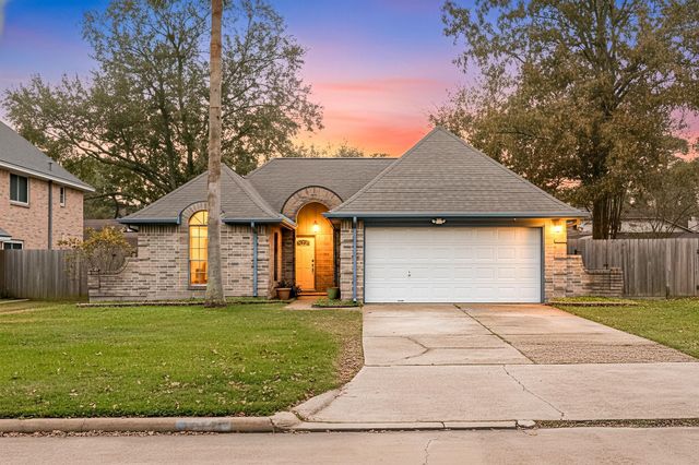 8730 Pines Place Drive, Humble, TX 77346