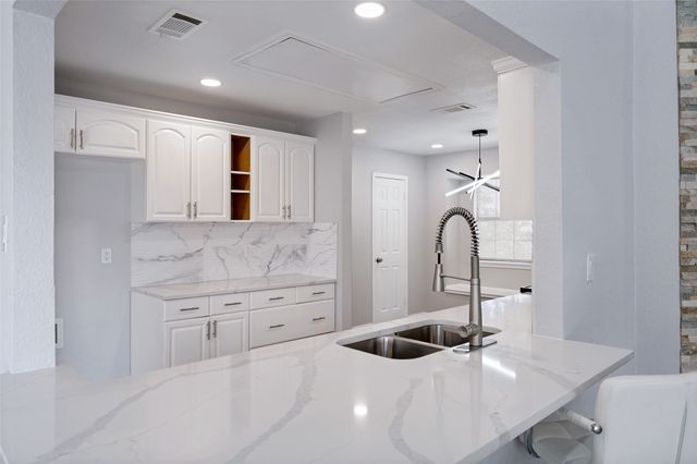 1618 San Francisco Street, Carrollton, TX 75007