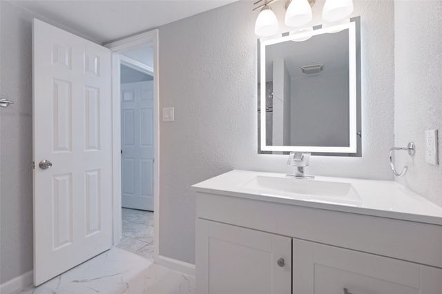 1618 San Francisco Street, Carrollton, TX 75007