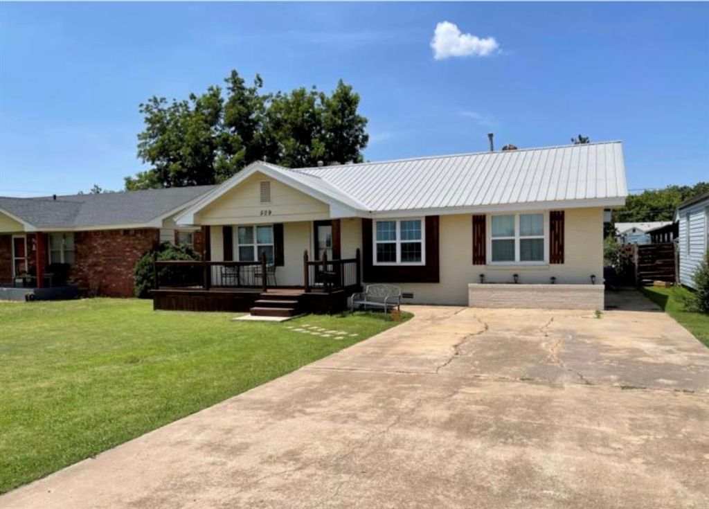 Image 1 of property listing at 509 N Jefferson Street, Hobart, OK 73651